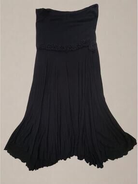 Lapis black flowy rosette maxi skirt 🖤